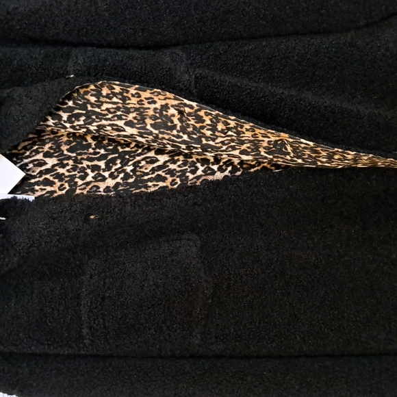 Bandier x Sincerely Jules, Women Aspen Sherpa Jacket in Black Leopard - Picture 9 of 12